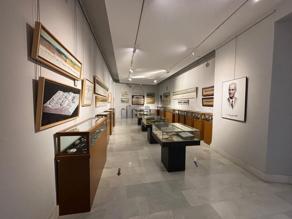 Foto 2 de 3 del artículo «Exposición El Archivo del Paisaje. Juan Carandell, geógrafo, geólogo y docente»
