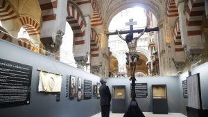 Foto 1 de 3 del artículo «La exposición El Hombre de la Sábana Santa, en la Mezquita-Catedral de Córdoba»